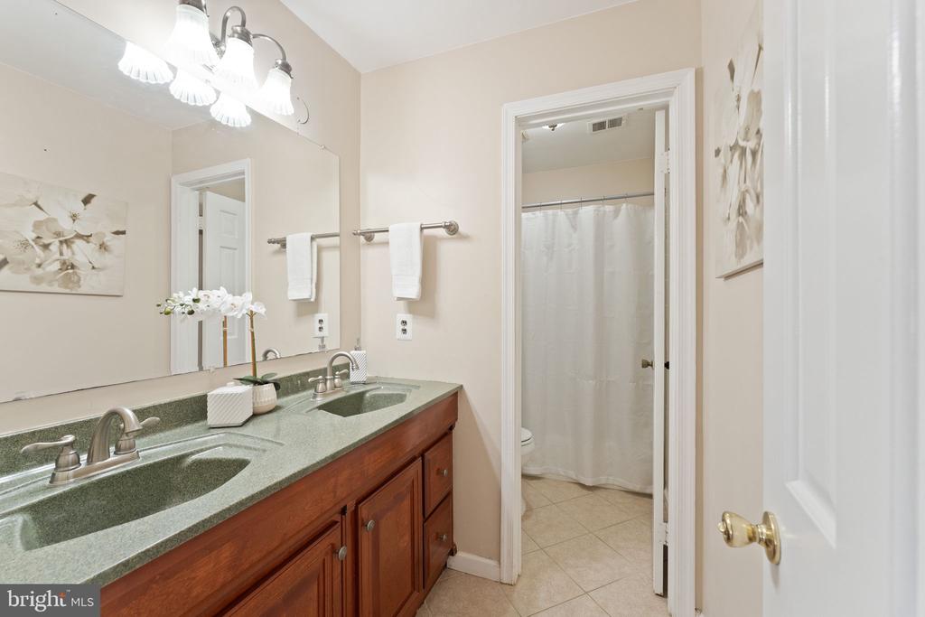 9719 CINNAMON CREEK DRIVE