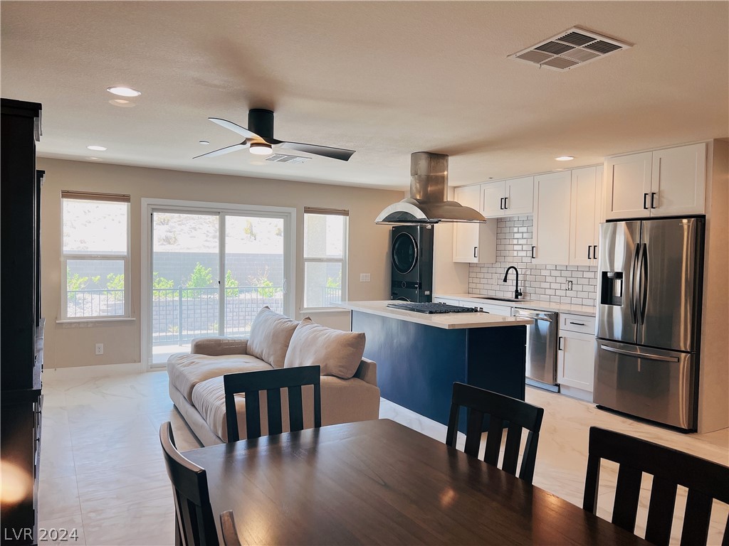 4631 Amazing View Street