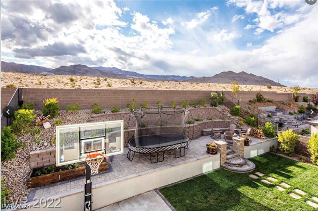 4631 Amazing View Street
