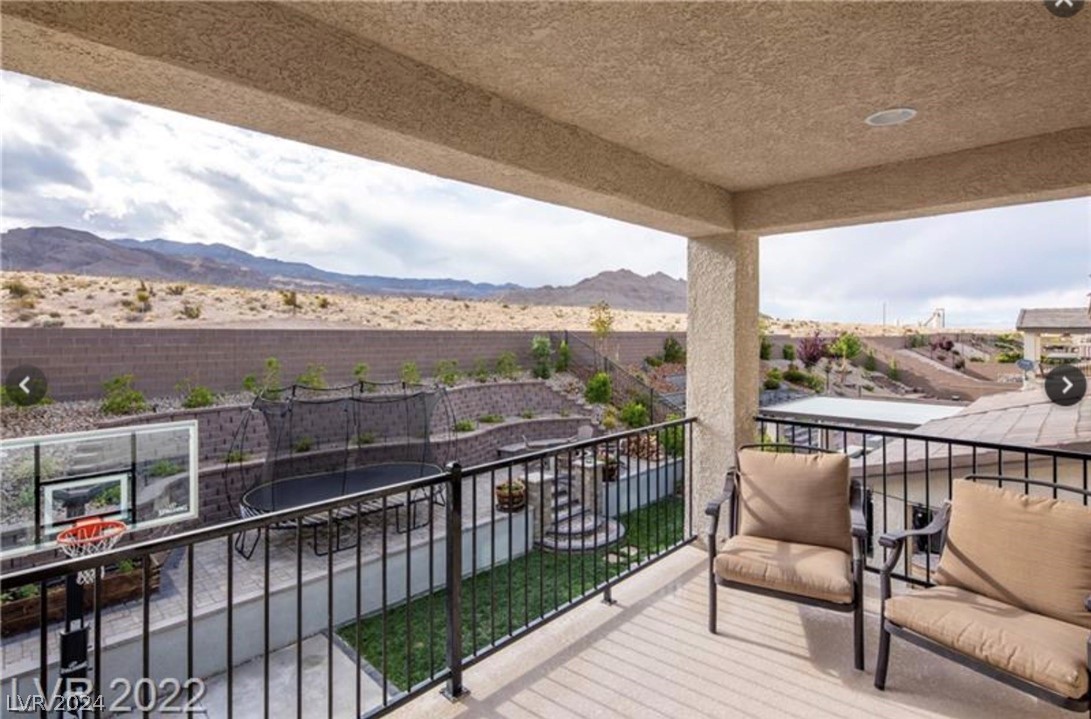 4631 Amazing View Street