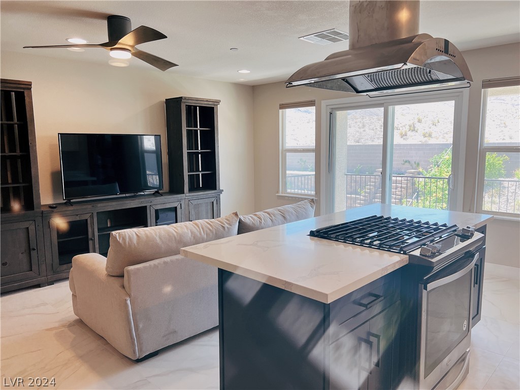 4631 Amazing View Street
