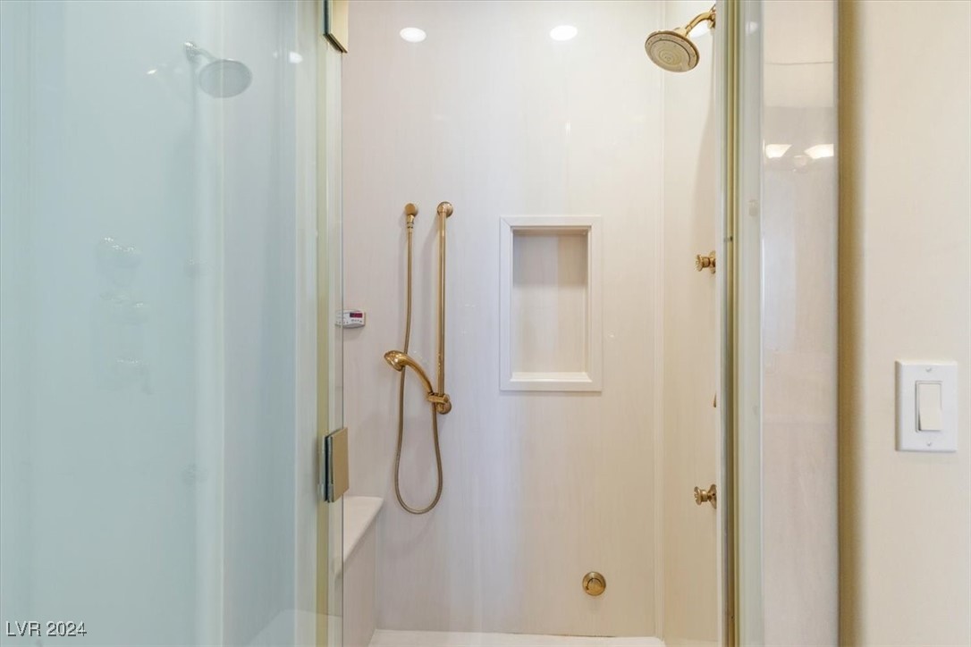 10117 Edgecliff Lane