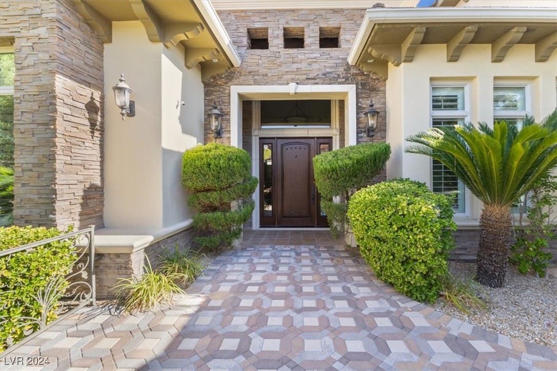 10117 Edgecliff Lane