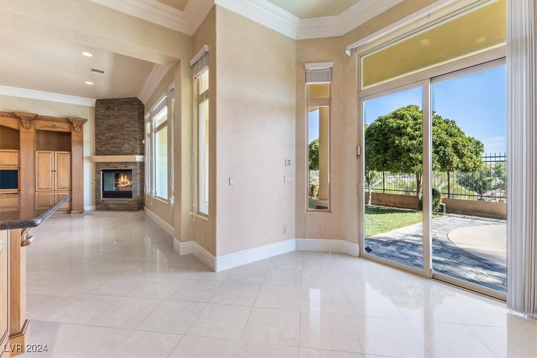 10117 Edgecliff Lane