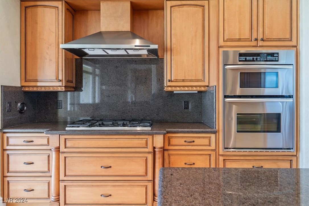 10117 Edgecliff Lane