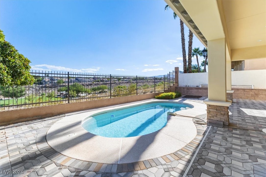 10117 Edgecliff Lane