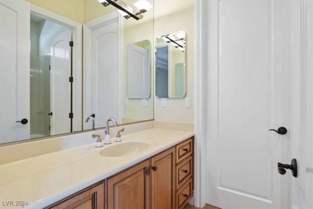 10117 Edgecliff Lane