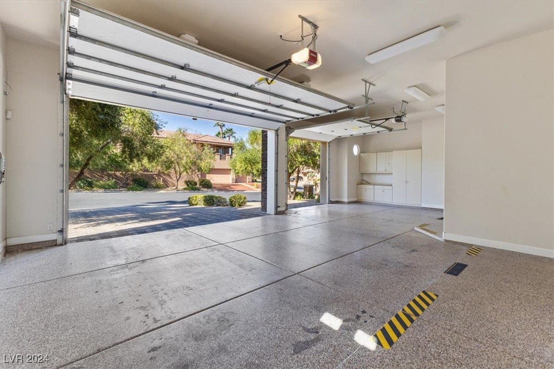 10117 Edgecliff Lane