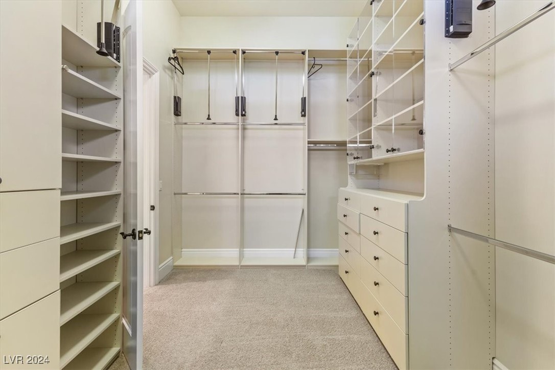 10117 Edgecliff Lane