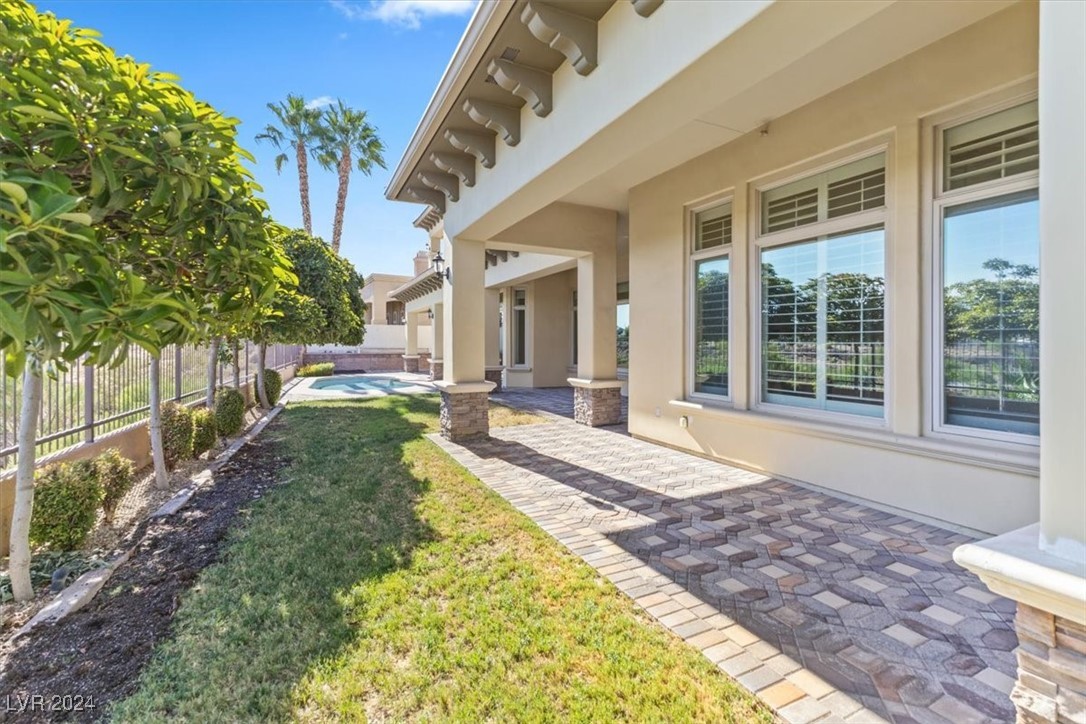 10117 Edgecliff Lane