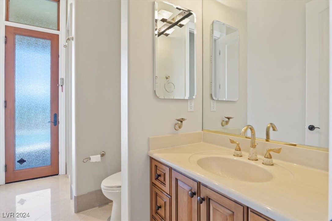 10117 Edgecliff Lane