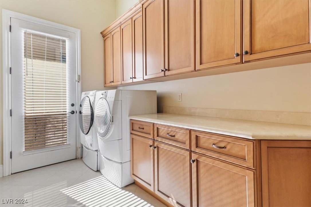 10117 Edgecliff Lane