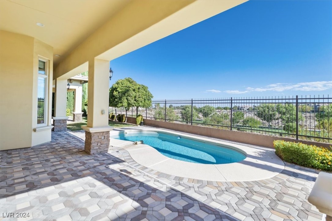 10117 Edgecliff Lane