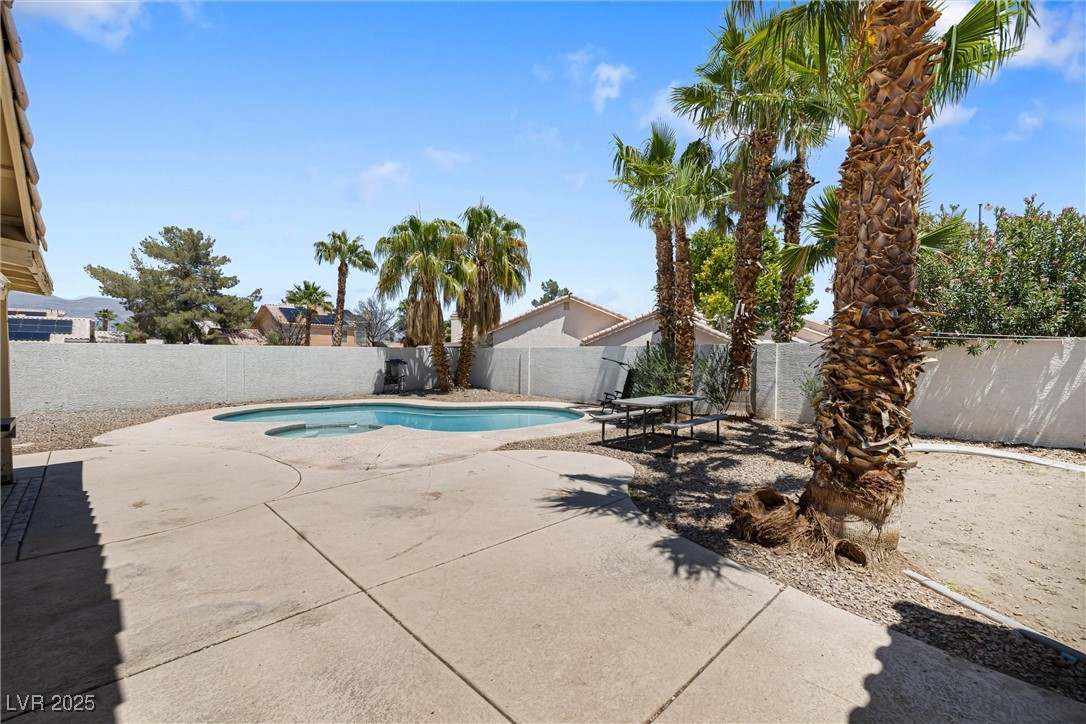 5912 Hollowridge Road