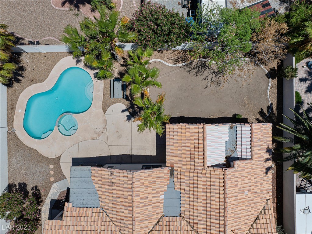 5912 Hollowridge Road