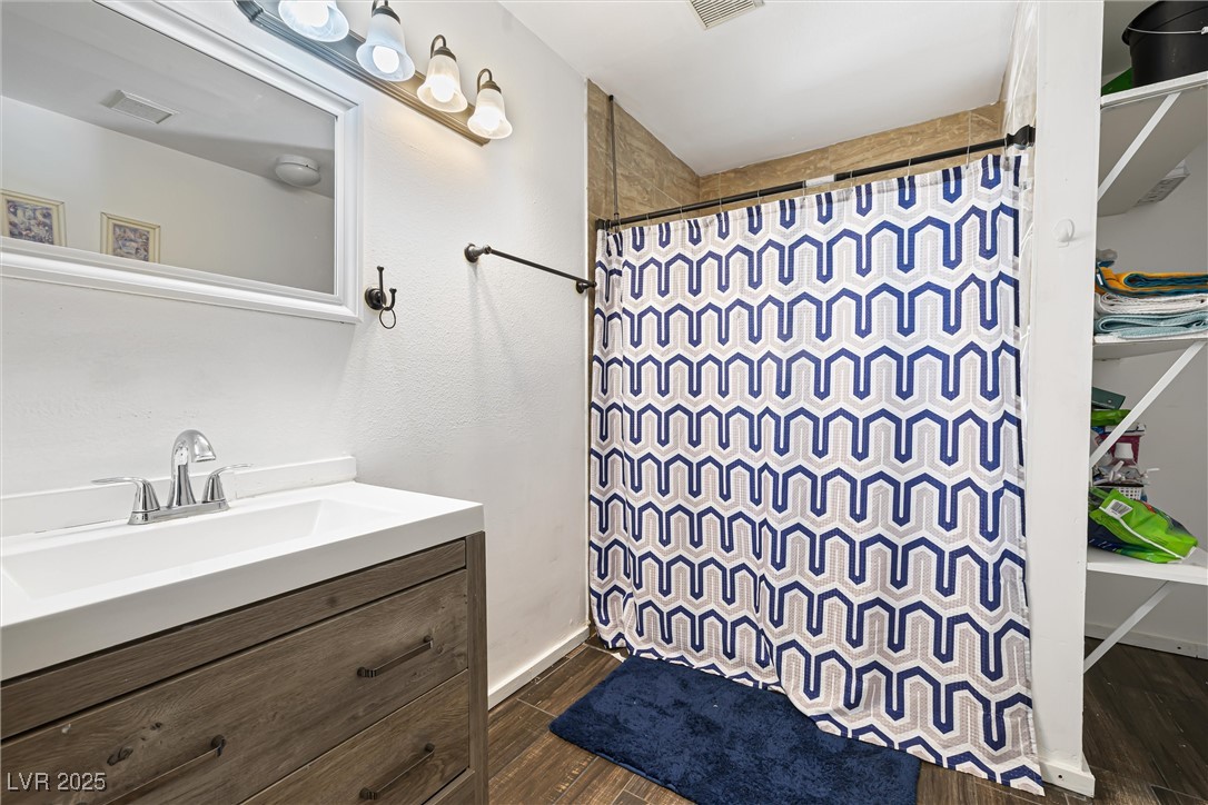 5912 Hollowridge Road