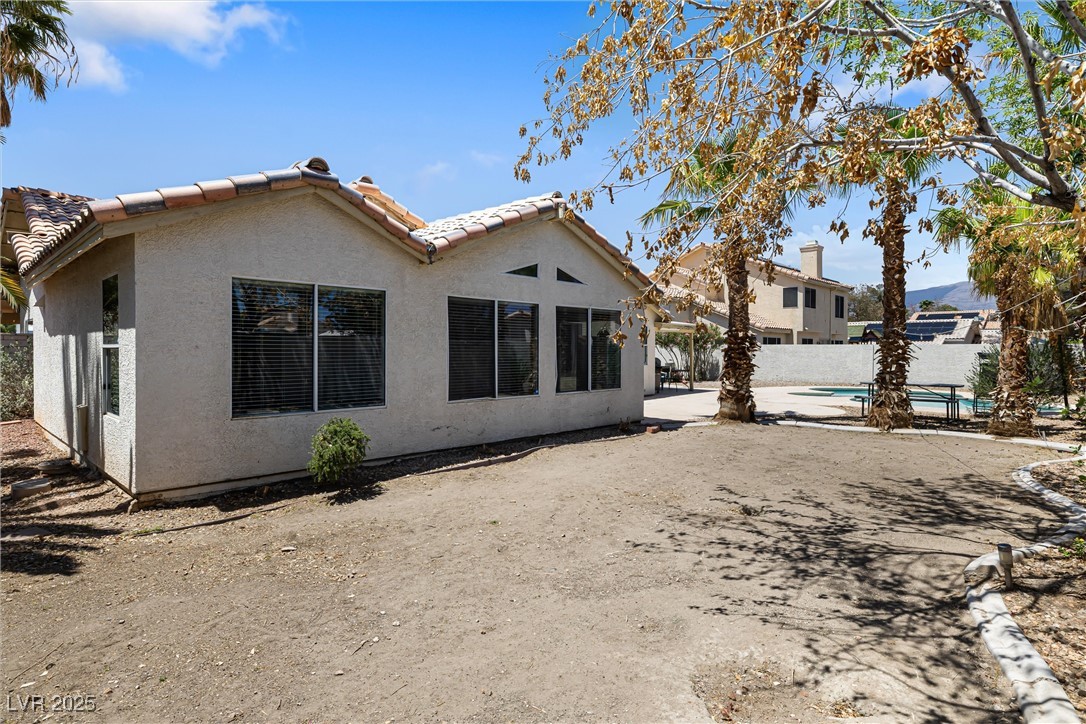 5912 Hollowridge Road