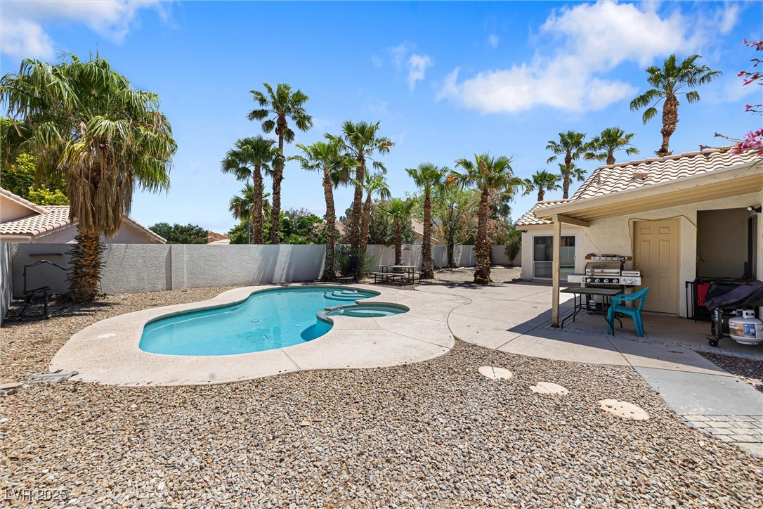 5912 Hollowridge Road