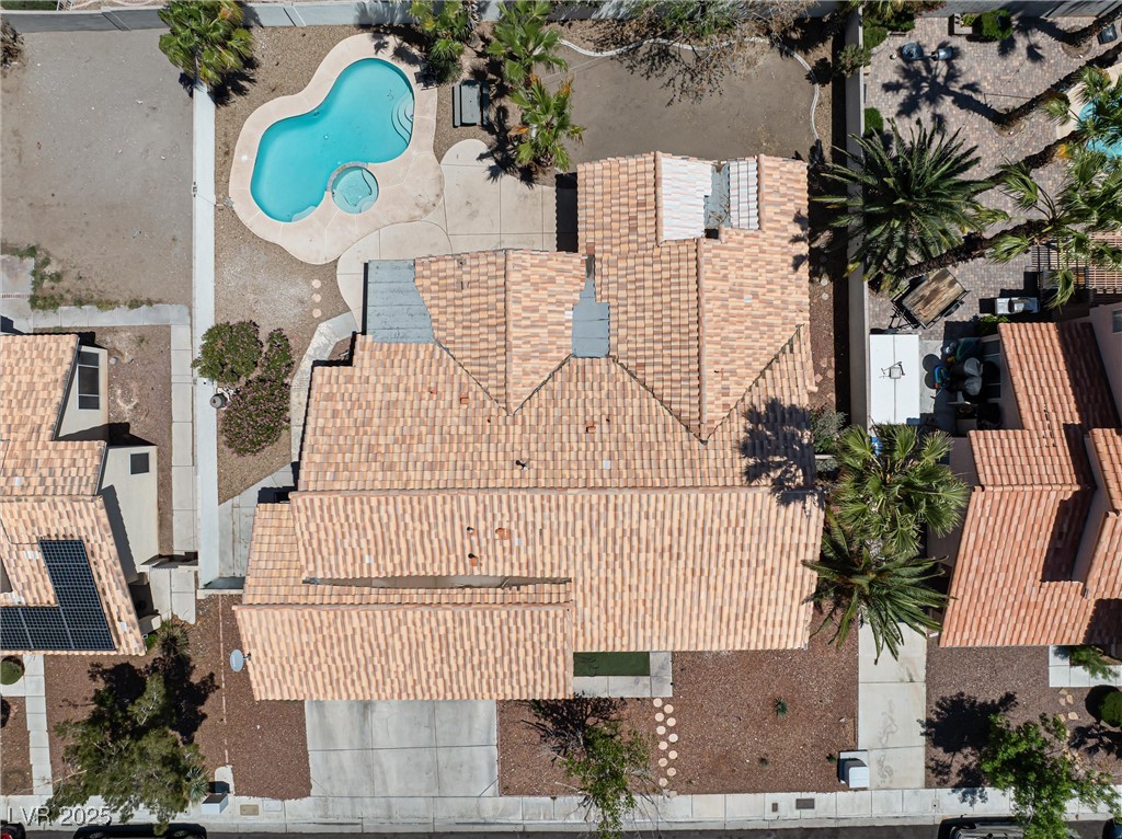 5912 Hollowridge Road