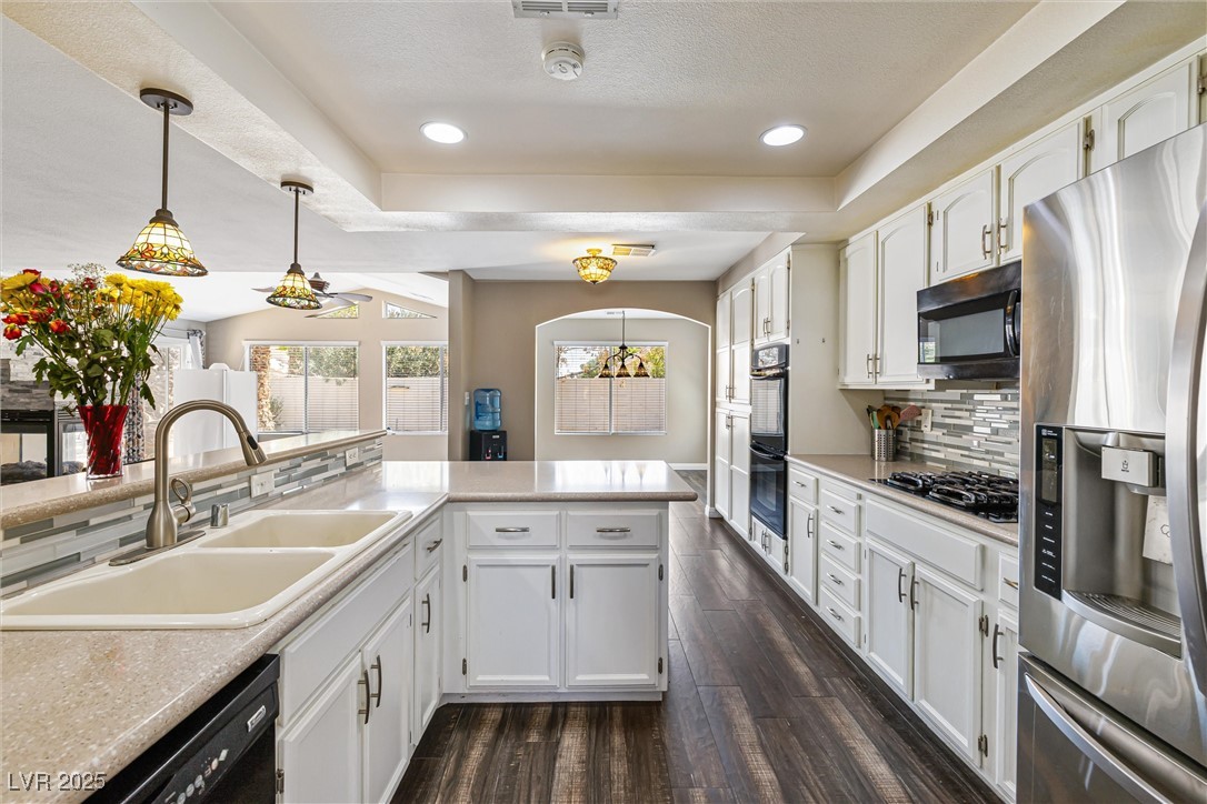 5912 Hollowridge Road