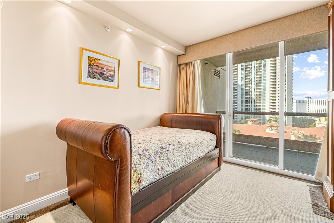 2877 Paradise Road 702