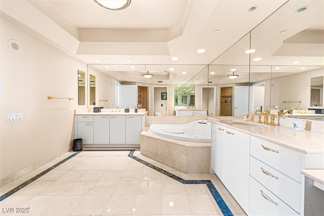 2877 Paradise Road 702