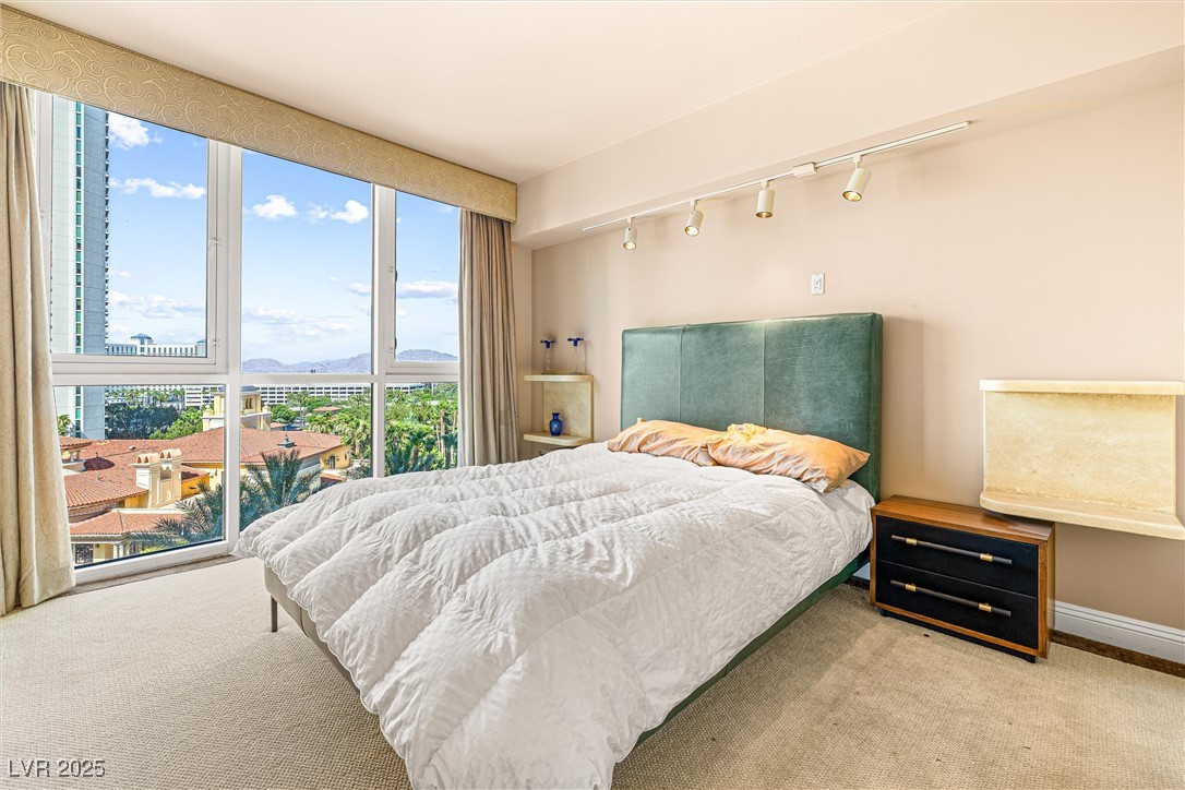 2877 Paradise Road 702