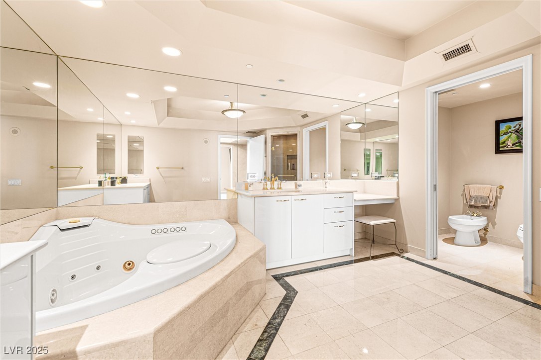 2877 Paradise Road 702