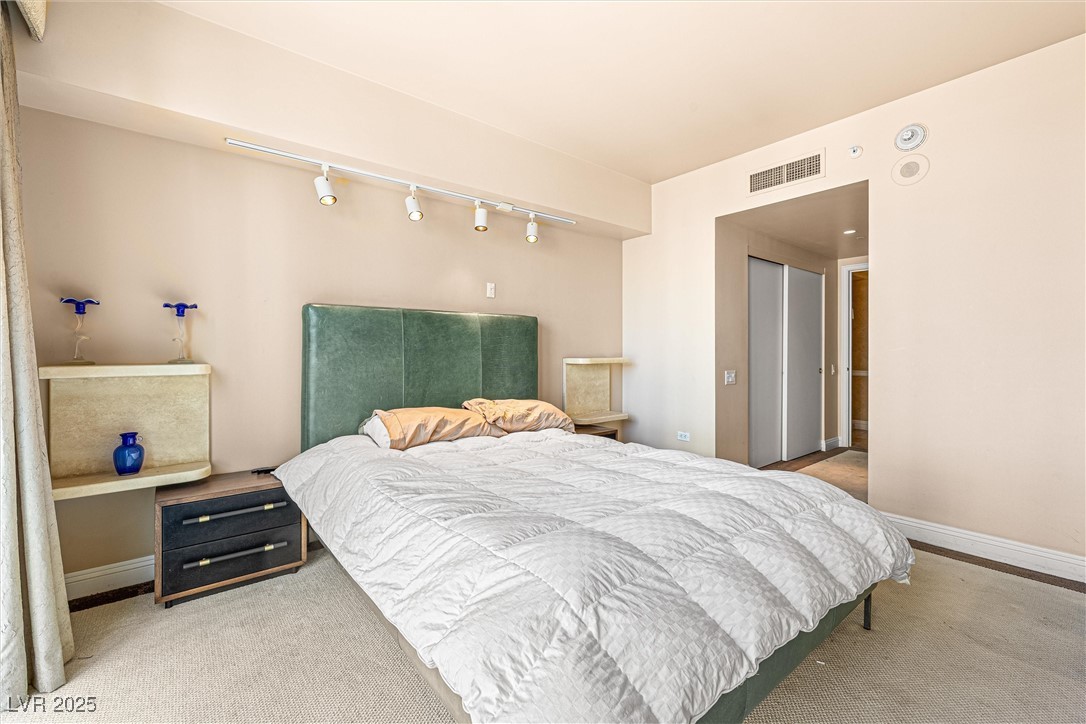 2877 Paradise Road 702
