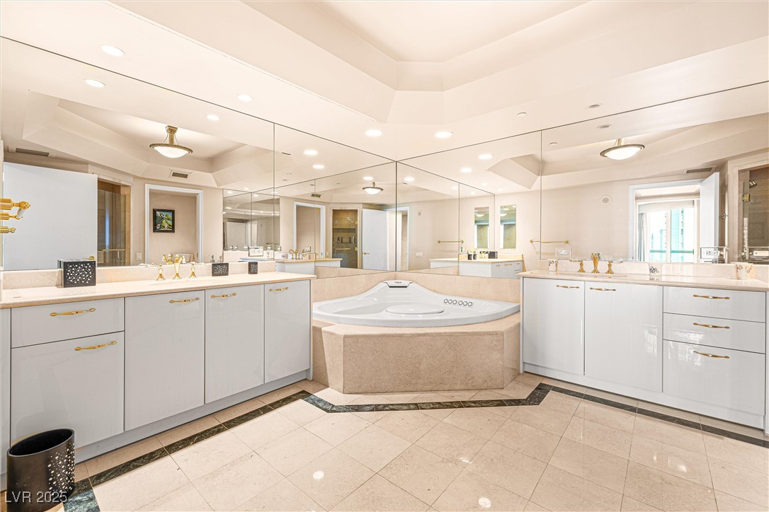 2877 Paradise Road 702