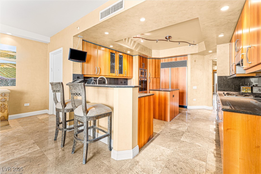 2877 Paradise Road 702