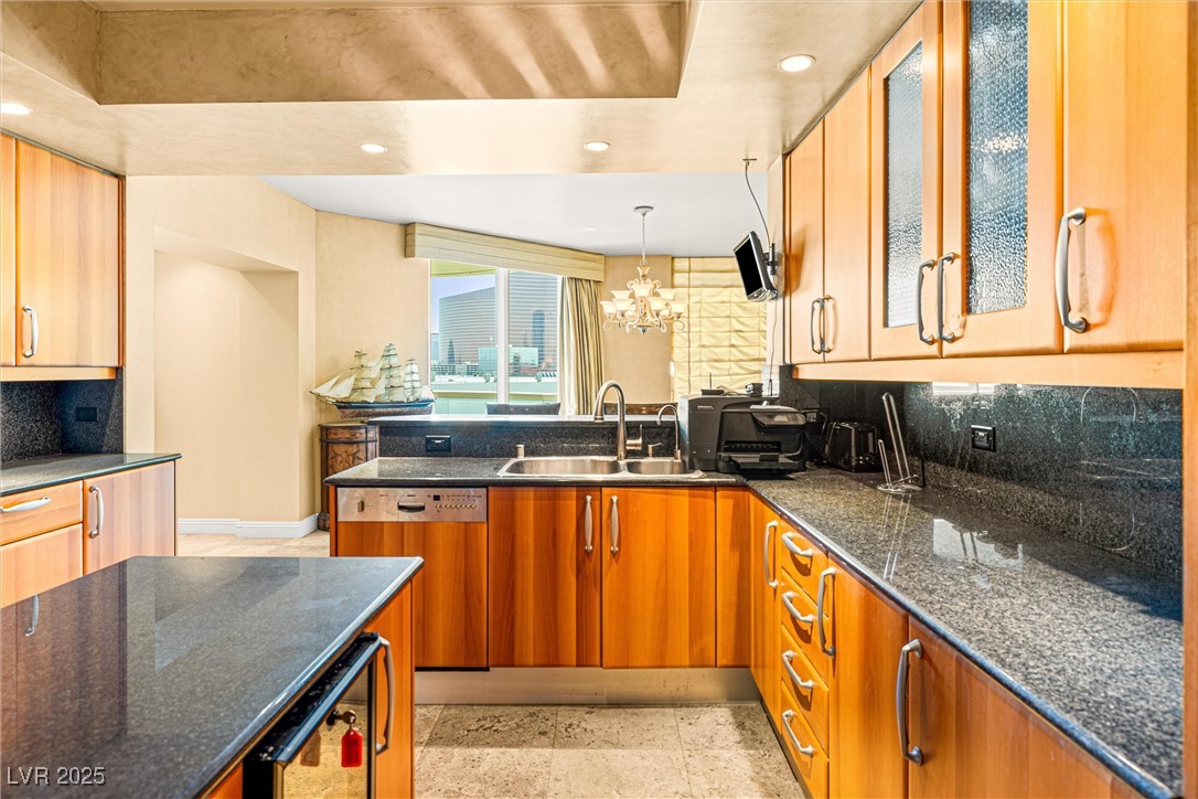 2877 Paradise Road 702