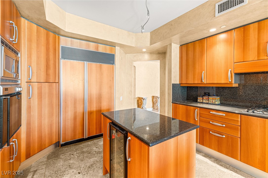 2877 Paradise Road 702