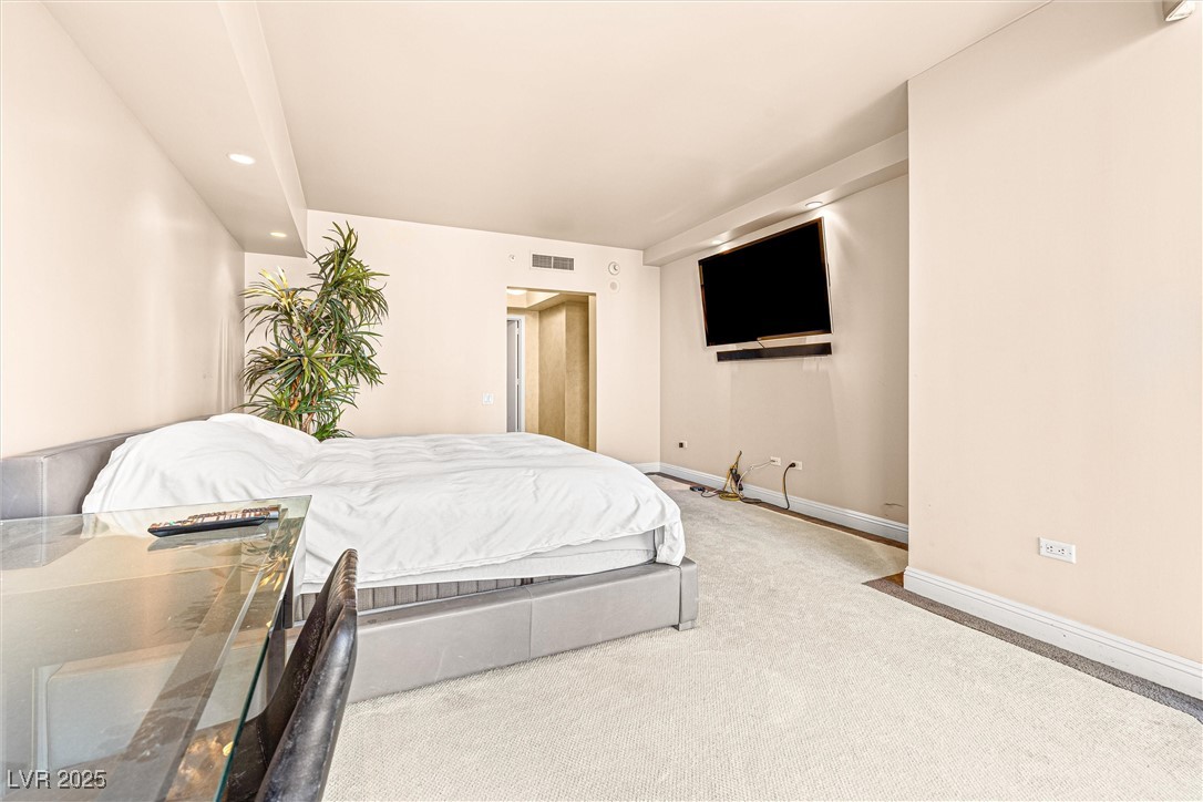 2877 Paradise Road 702