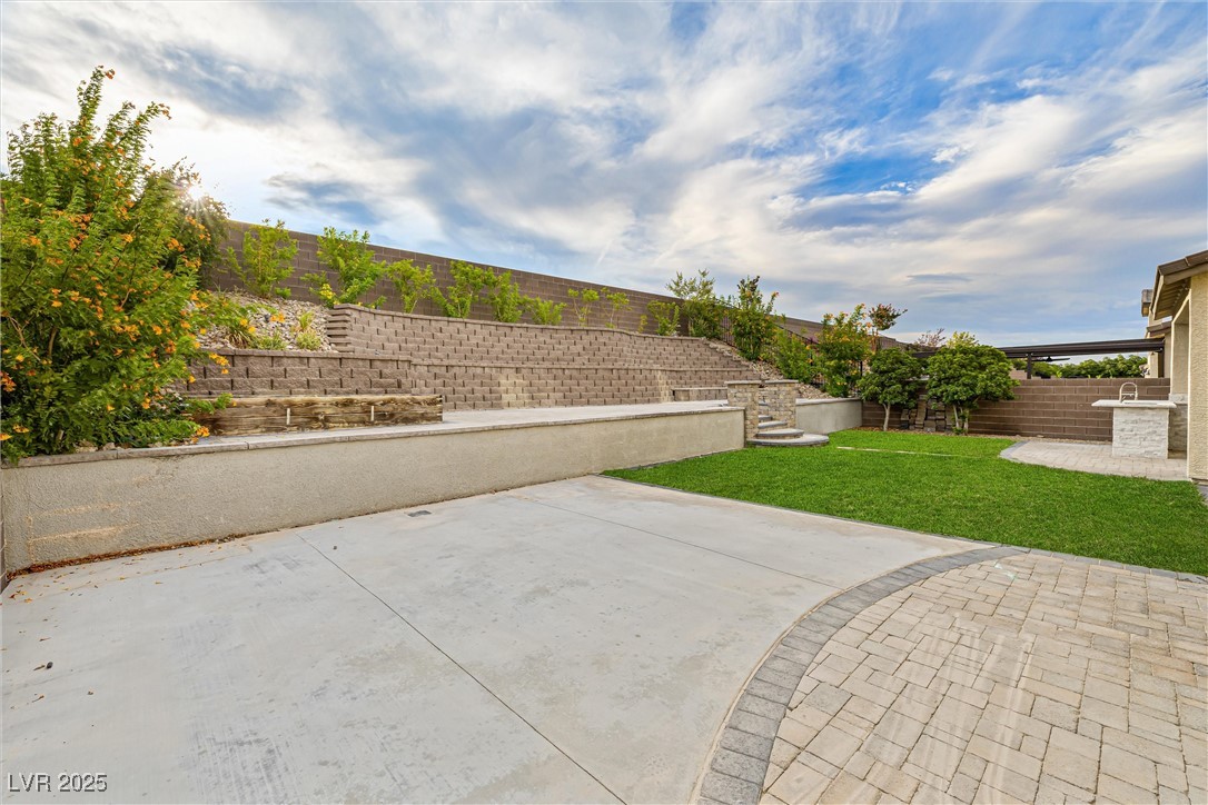 4631 Amazing View Street