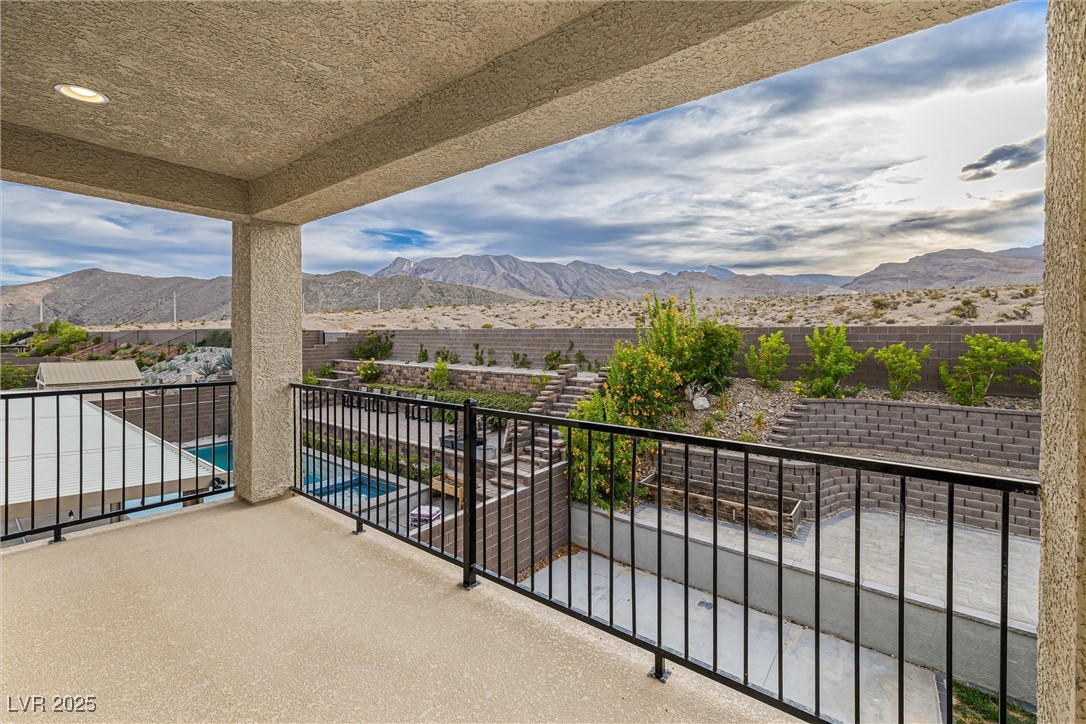 4631 Amazing View Street