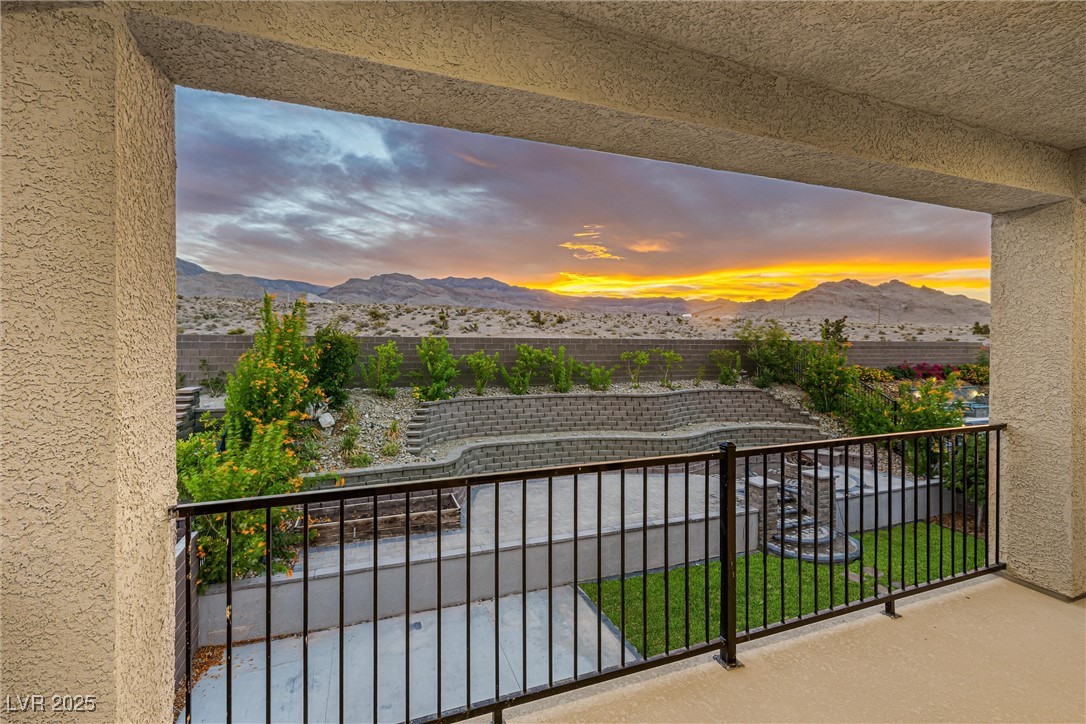 4631 Amazing View Street