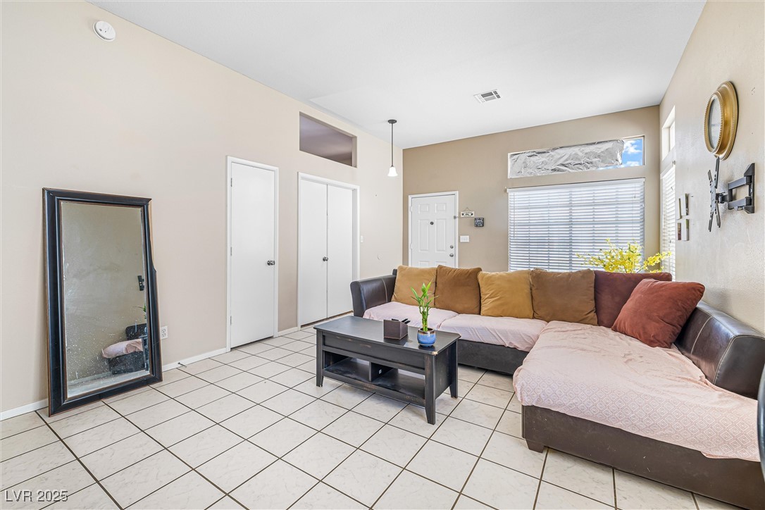 251 Mariposa Way