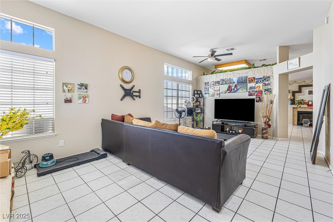 251 Mariposa Way