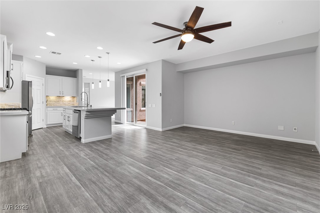 2231 Desert Prairie Street