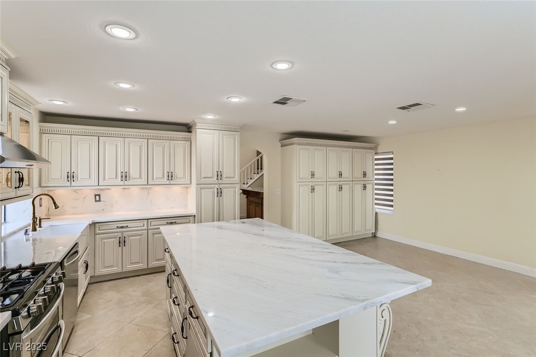 7916 Hilliard Avenue