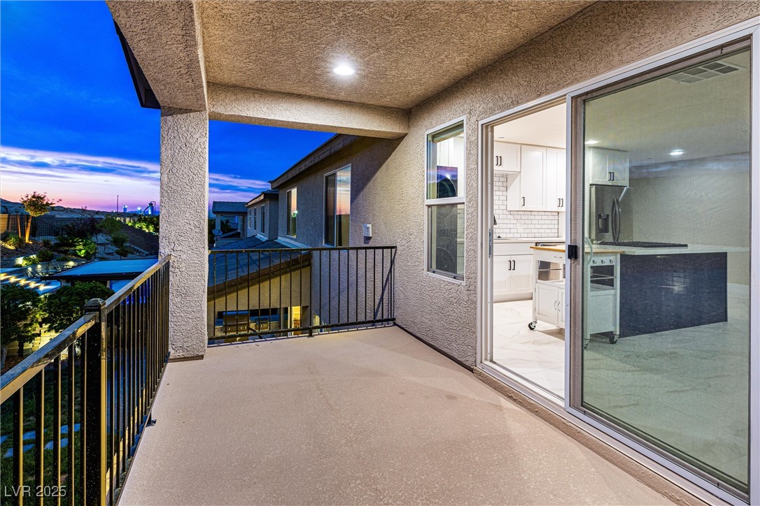 4631 Amazing View Street