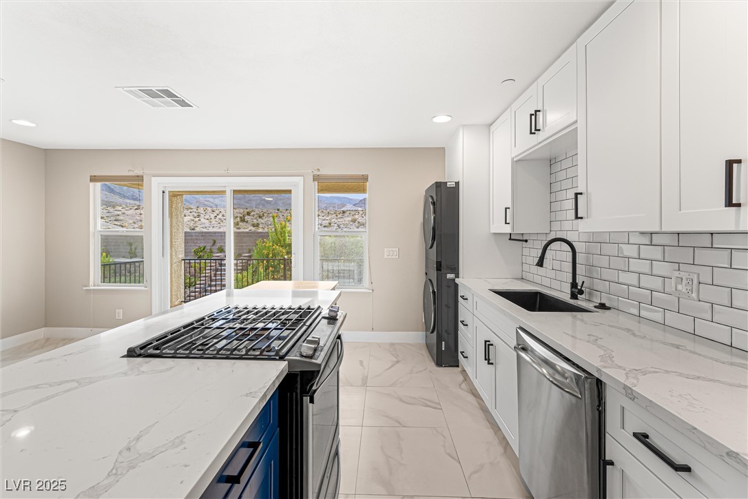 4631 Amazing View Street