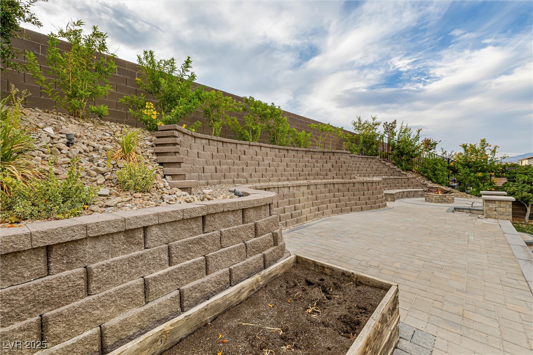 4631 Amazing View Street