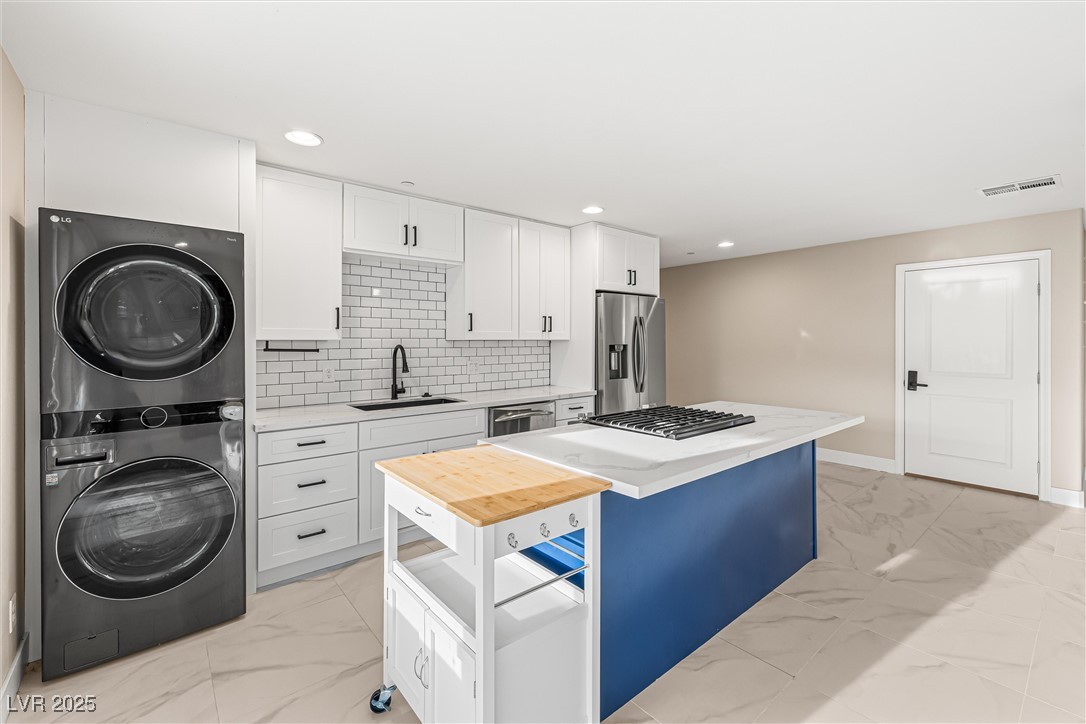 4631 Amazing View Street