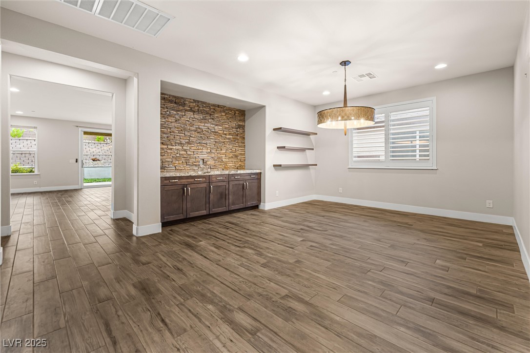 4631 Amazing View Street