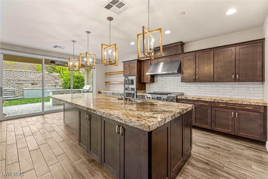 4631 Amazing View Street