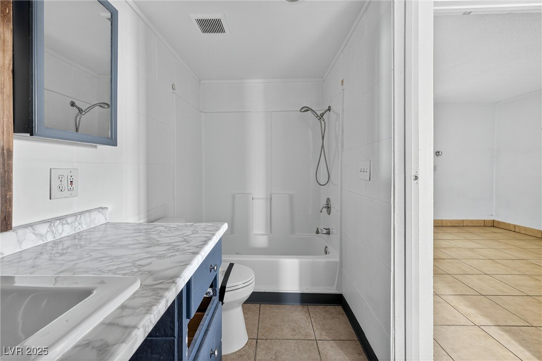 1422 North Jones Boulevard