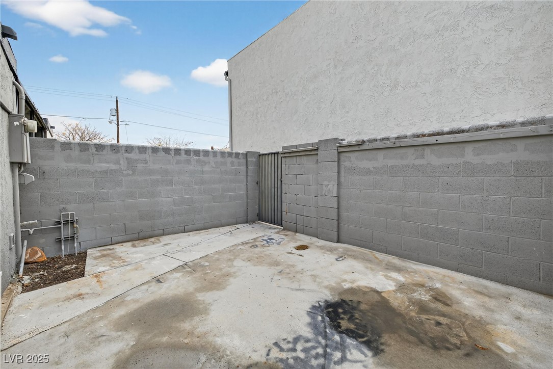 1422 North Jones Boulevard