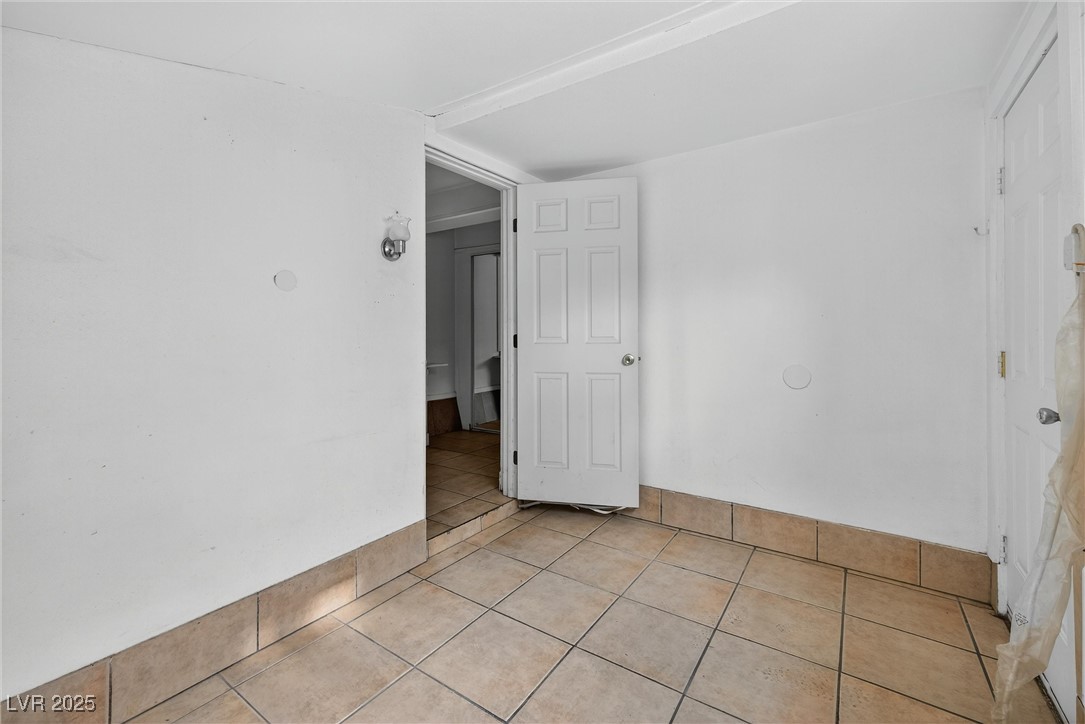 1422 North Jones Boulevard